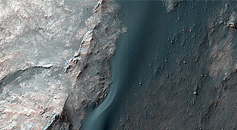 Ανοικτόχρωμοι Βράχοι αποκαλύπτονται κατά μήκος του Χάσματος του Κοπράτη (Coprates Chasma) 
