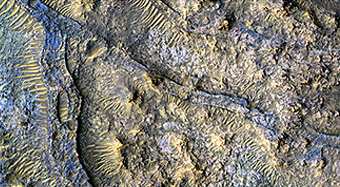 Invertierte Kanle im farbenreichen Kasimow Krater