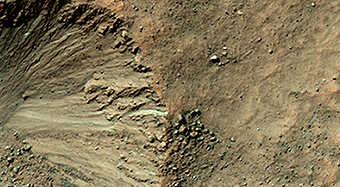 Кратер на кратерной стене